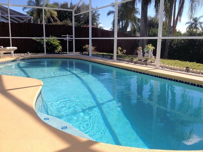 3 Bed Villa sleeps 8. Private Pool with Spa / Hot Tub. Games Room.