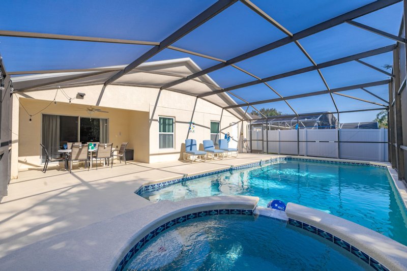 4 Bed Villa sleeps 10. Private Pool with Spa / Hot Tub. Games Room.